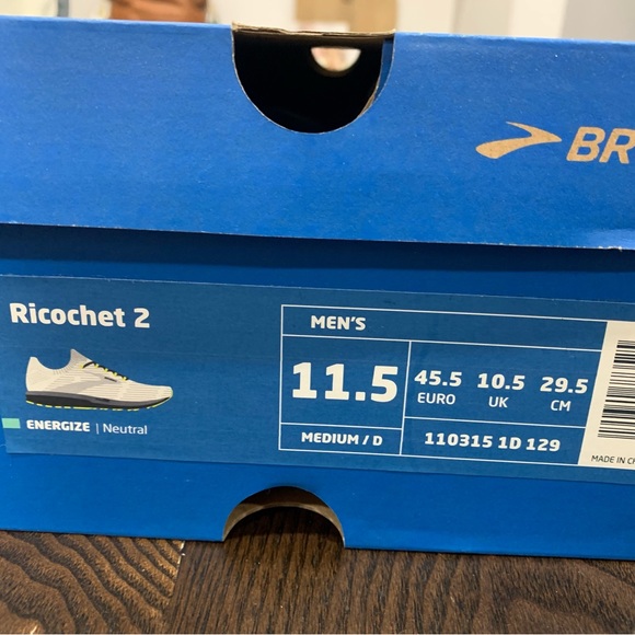 NEVER WORN. - Picture 3 of 4